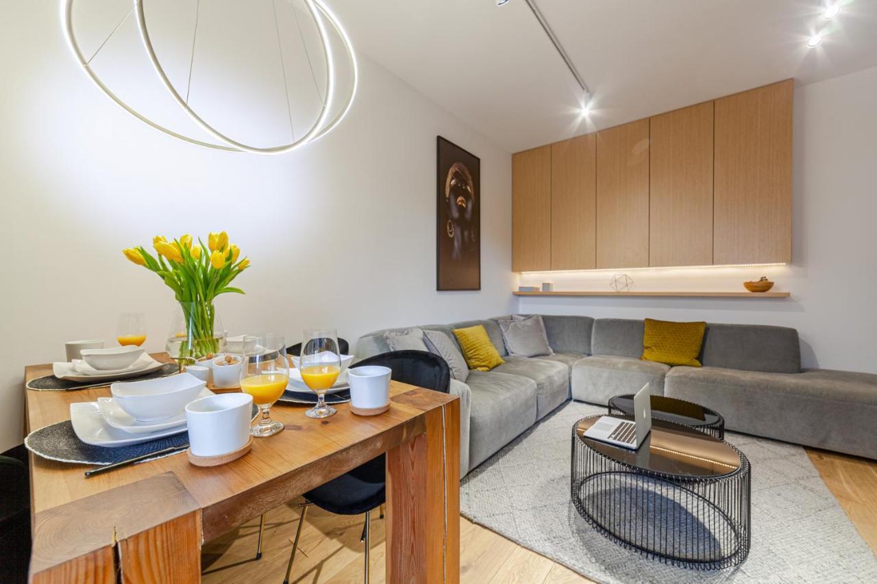 Apartament Nad Jeziorem Dlugim Lesna # 28 オルシュティン エクステリア 写真